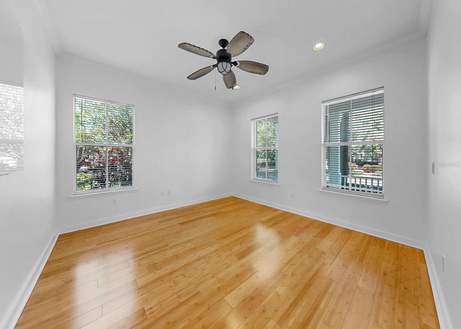 Image 32 of 96 For 435 Islebay Drive