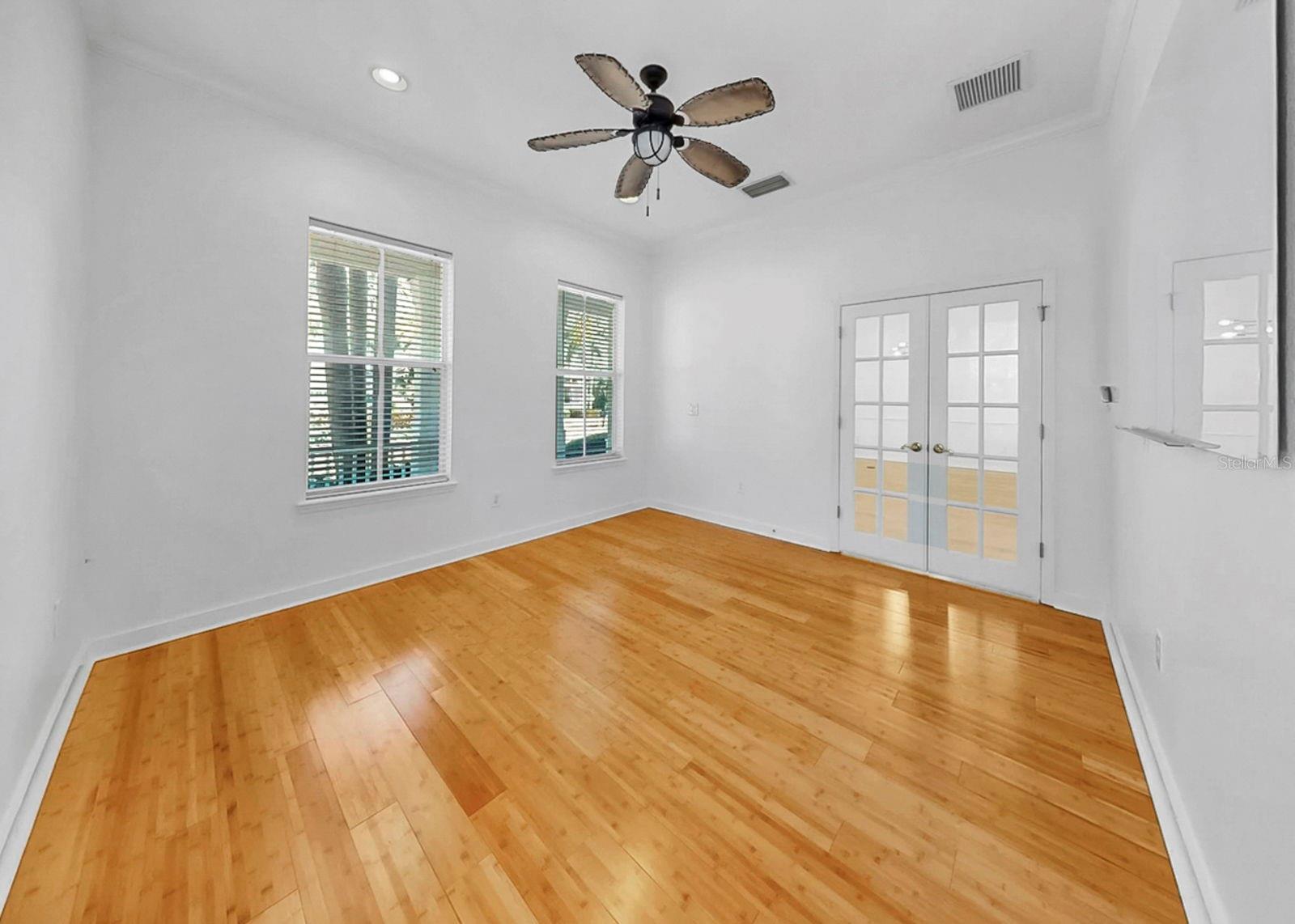 Image 33 of 96 For 435 Islebay Drive