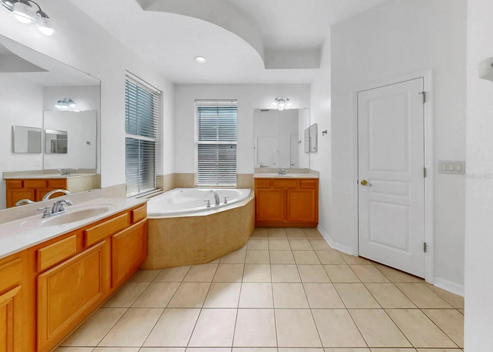 Image 37 of 96 For 435 Islebay Drive