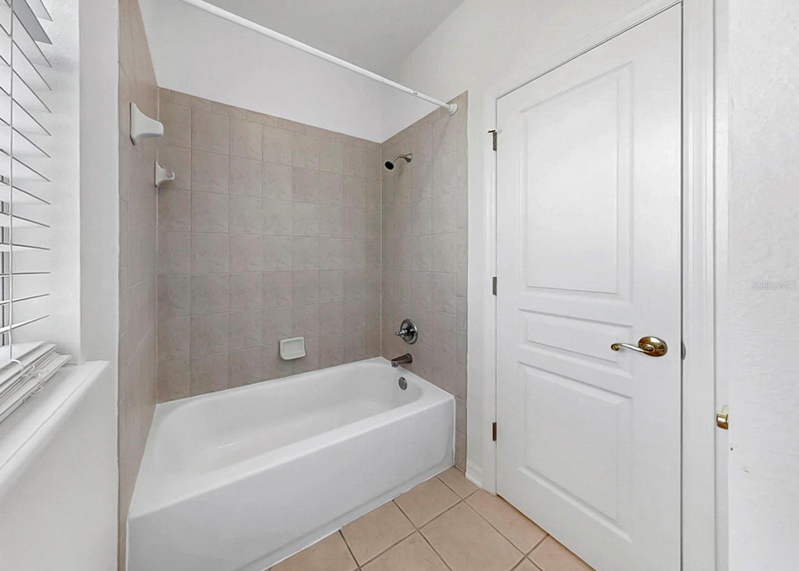 Image 41 of 96 For 435 Islebay Drive