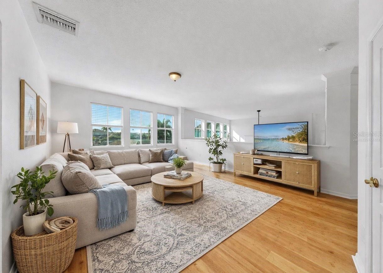 Image 44 of 96 For 435 Islebay Drive