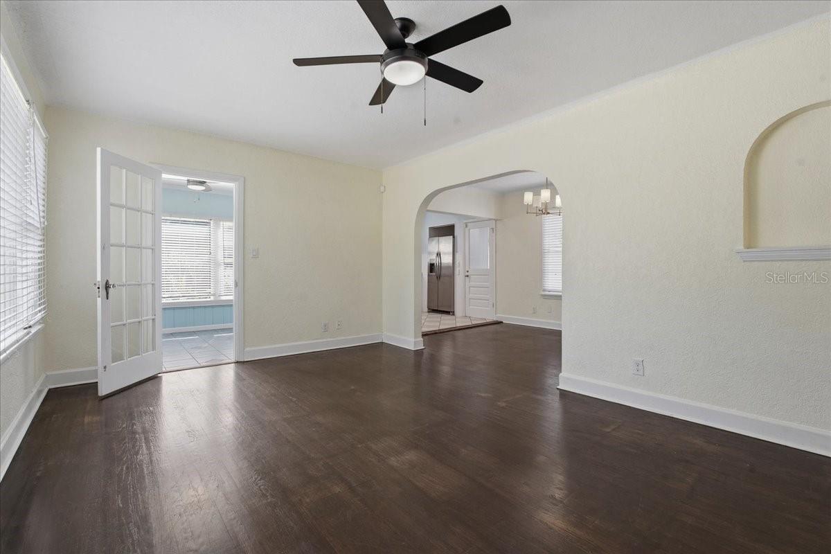 Listing photo id 15 for 1200 22nd Avenue N