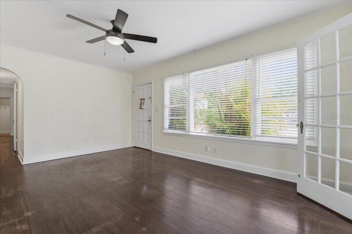 Listing photo id 16 for 1200 22nd Avenue N