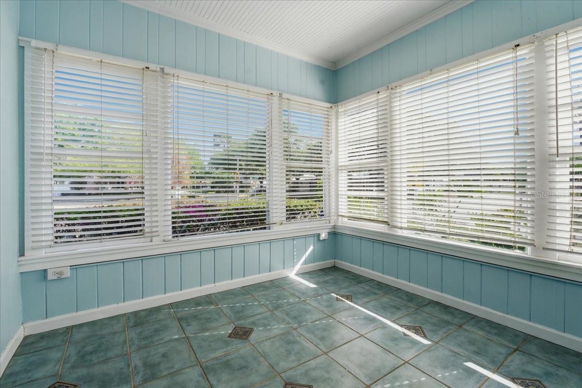 Listing photo id 19 for 1200 22nd Avenue N