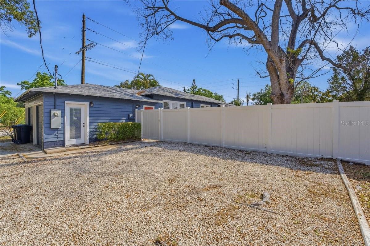 Listing photo id 33 for 1200 22nd Avenue N