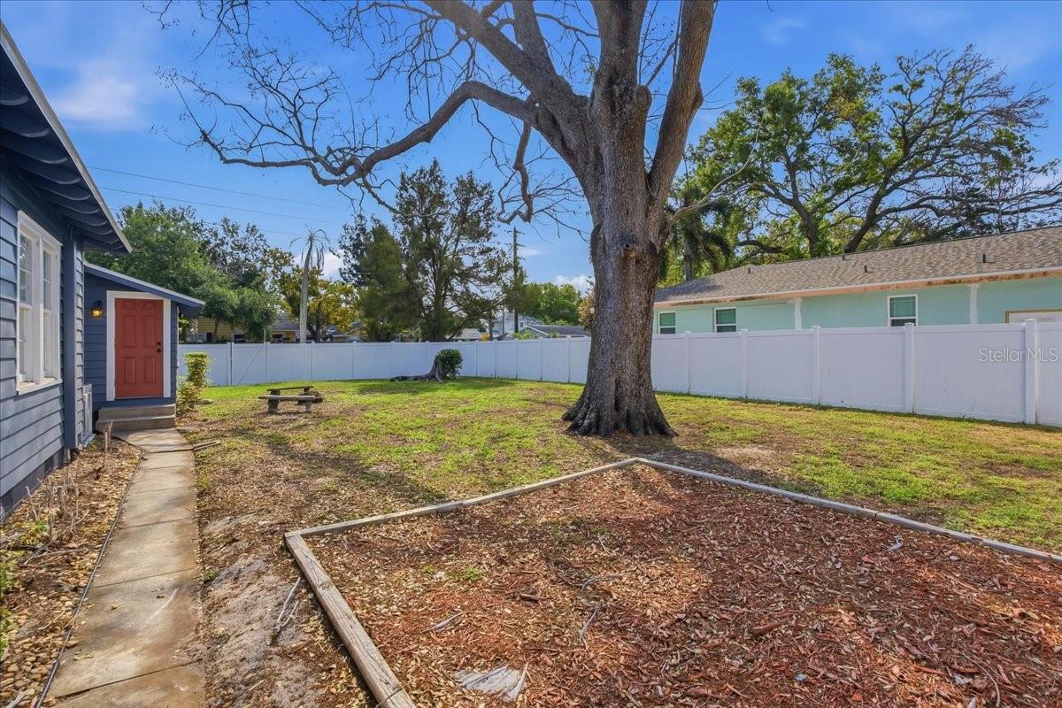 Listing photo id 34 for 1200 22nd Avenue N