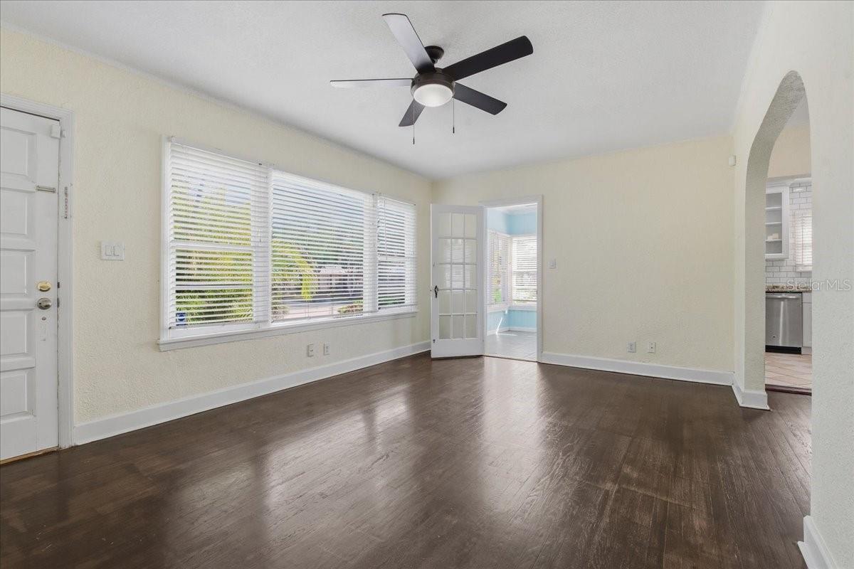 Listing photo id 2 for 1200 22nd Avenue N