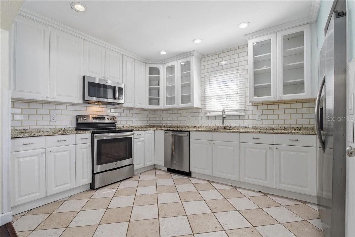 Listing photo id 3 for 1200 22nd Avenue N