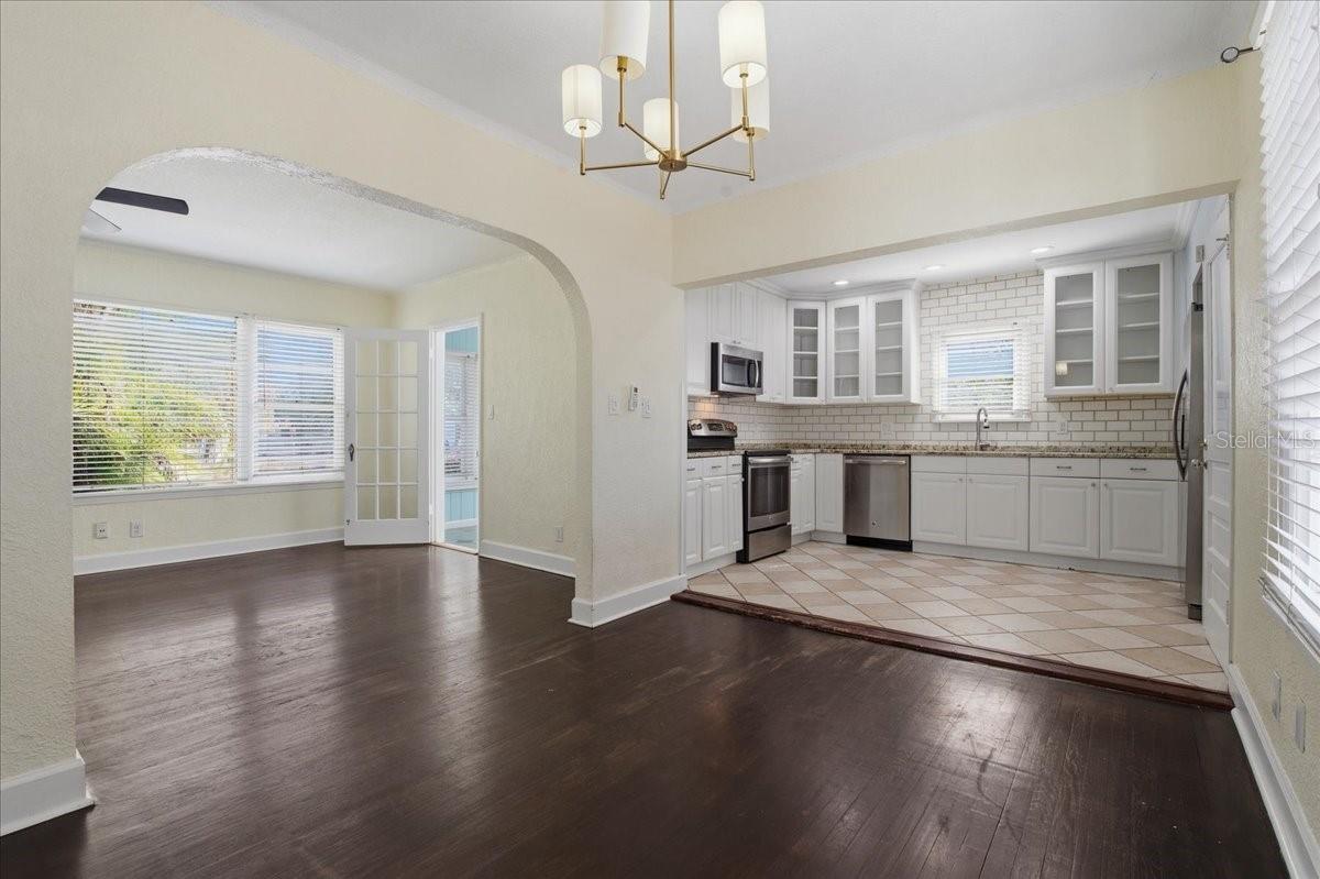 Listing photo id 7 for 1200 22nd Avenue N