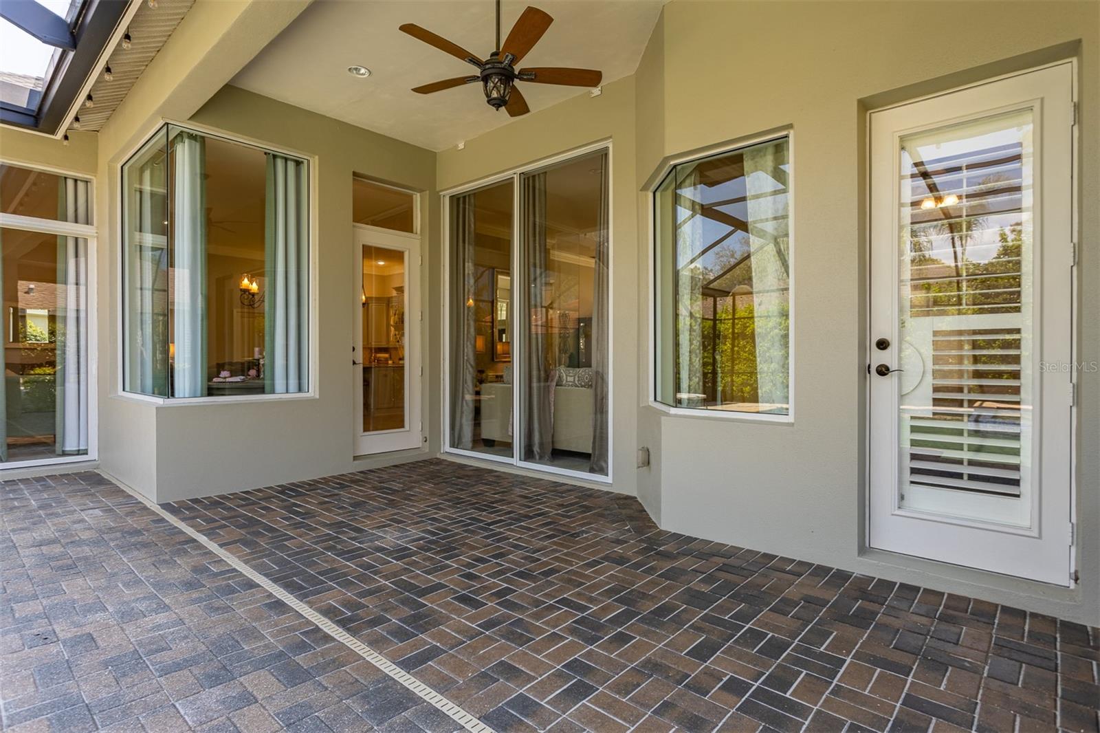 Listing photo id 32 for 2867 Deer Run