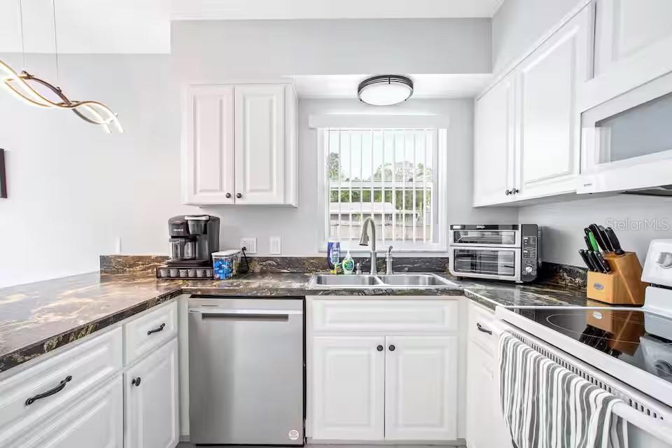 Image 17 of 49 For 12931 127th Avenue