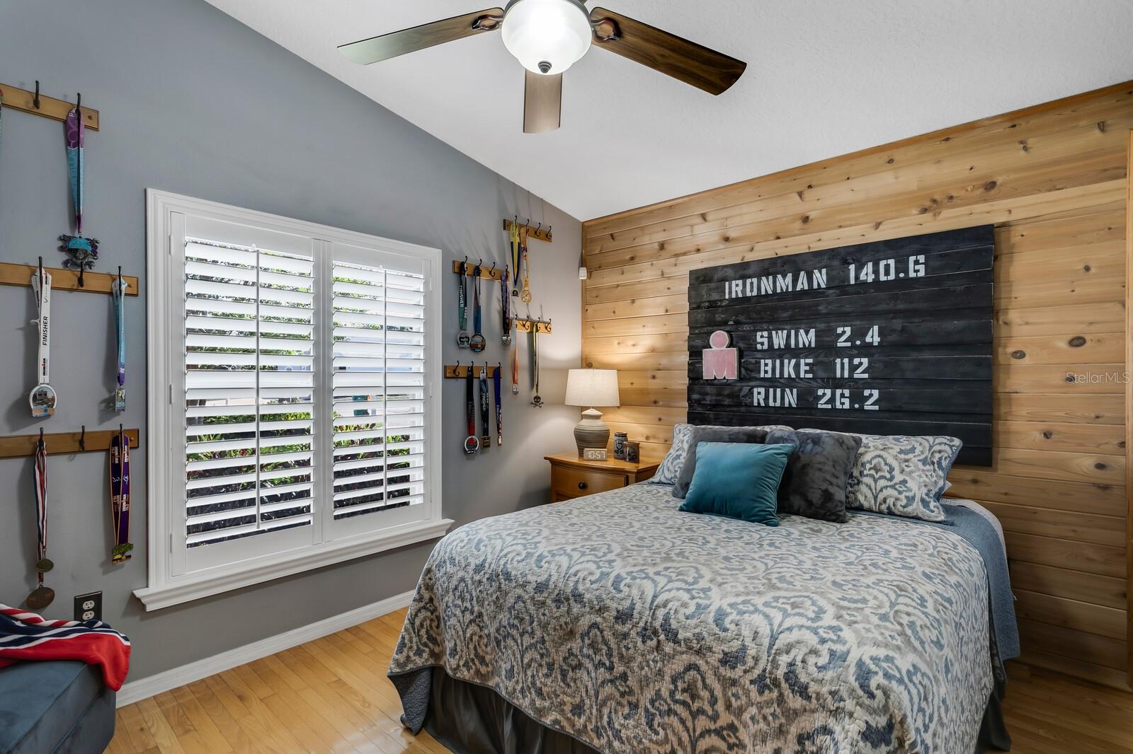 Listing photo id 8 for 6450 49th Avenue N