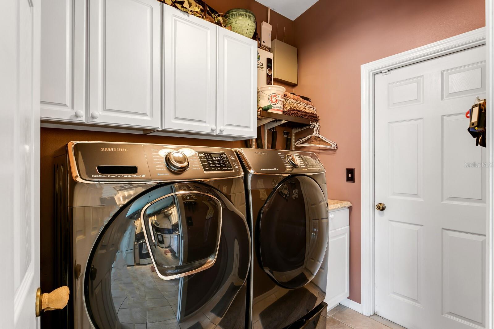 Listing photo id 9 for 6450 49th Avenue N