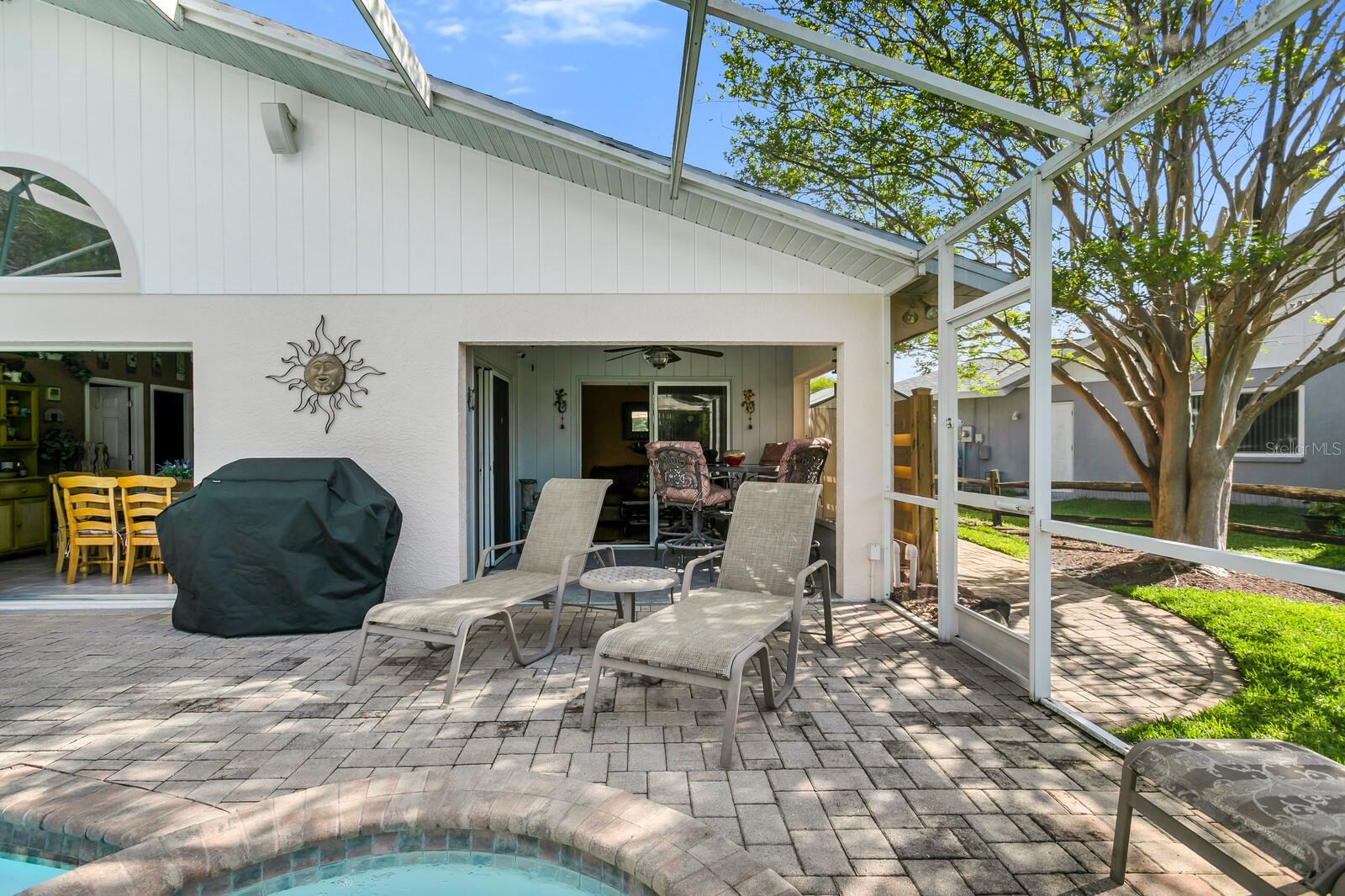 Listing photo id 10 for 6450 49th Avenue N