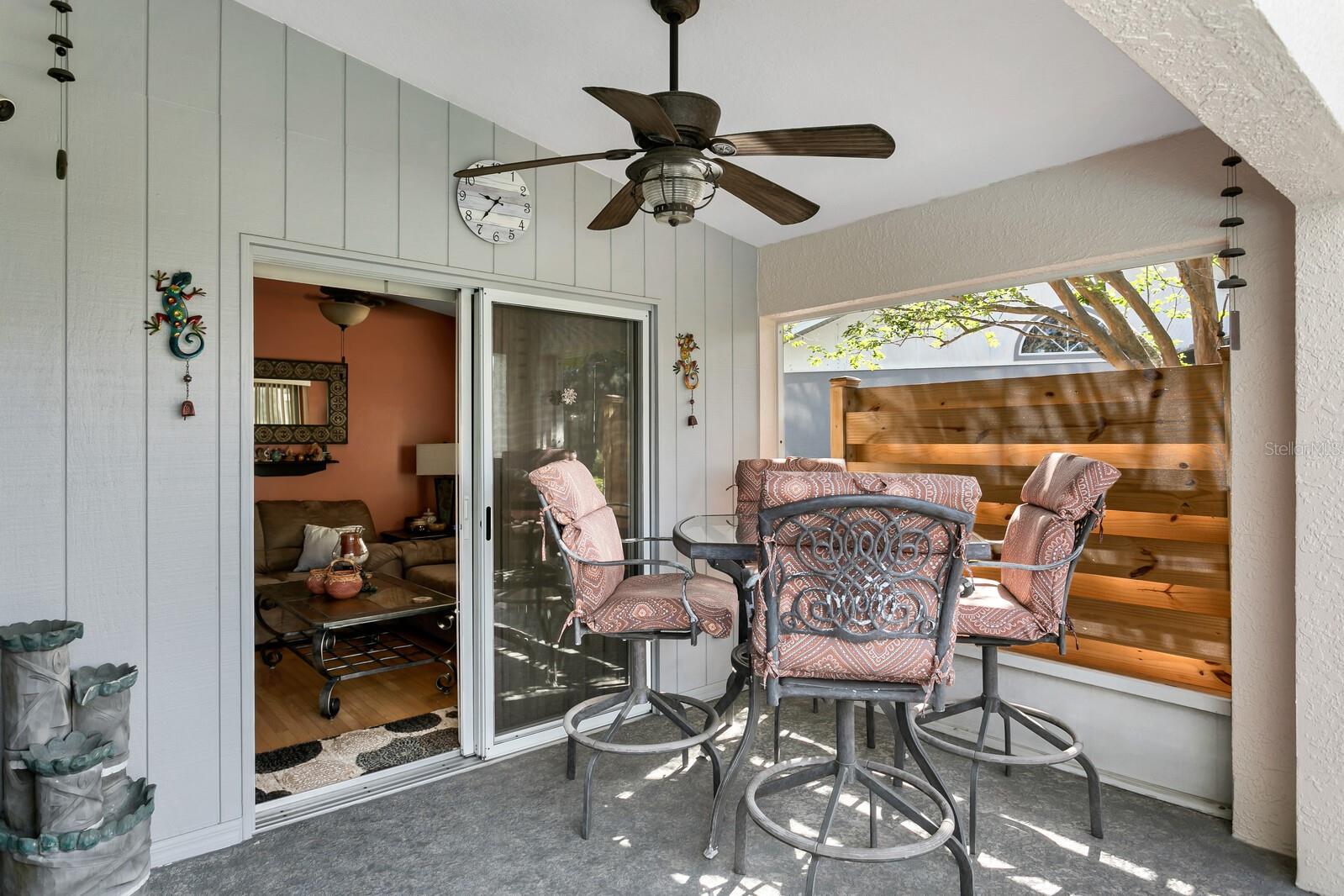 Listing photo id 11 for 6450 49th Avenue N