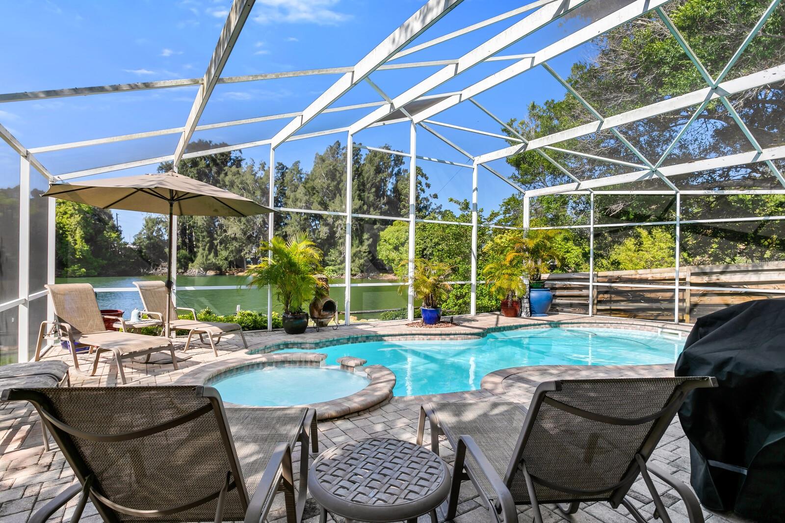 Listing photo id 12 for 6450 49th Avenue N