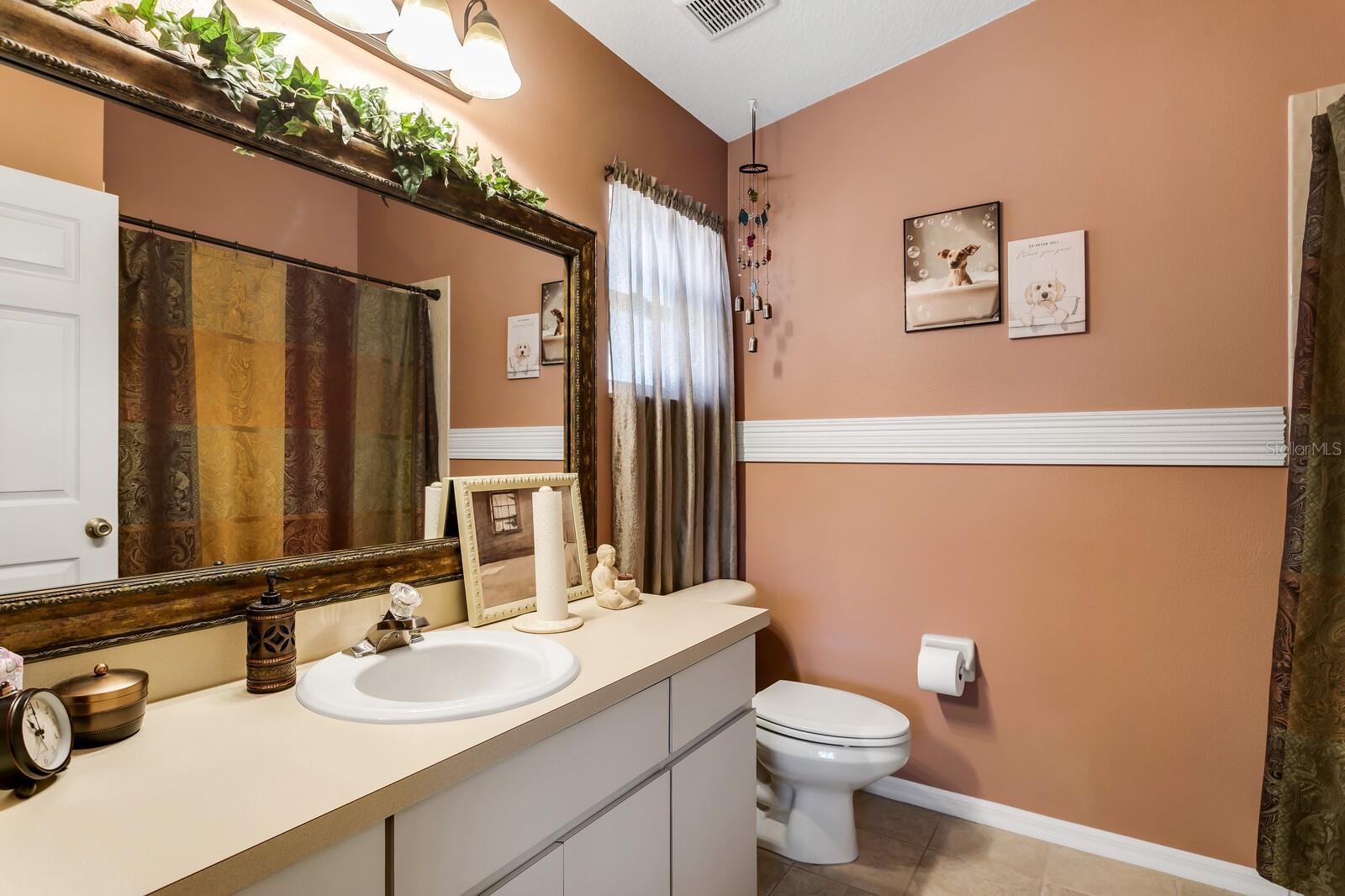 Listing photo id 5 for 6450 49th Avenue N