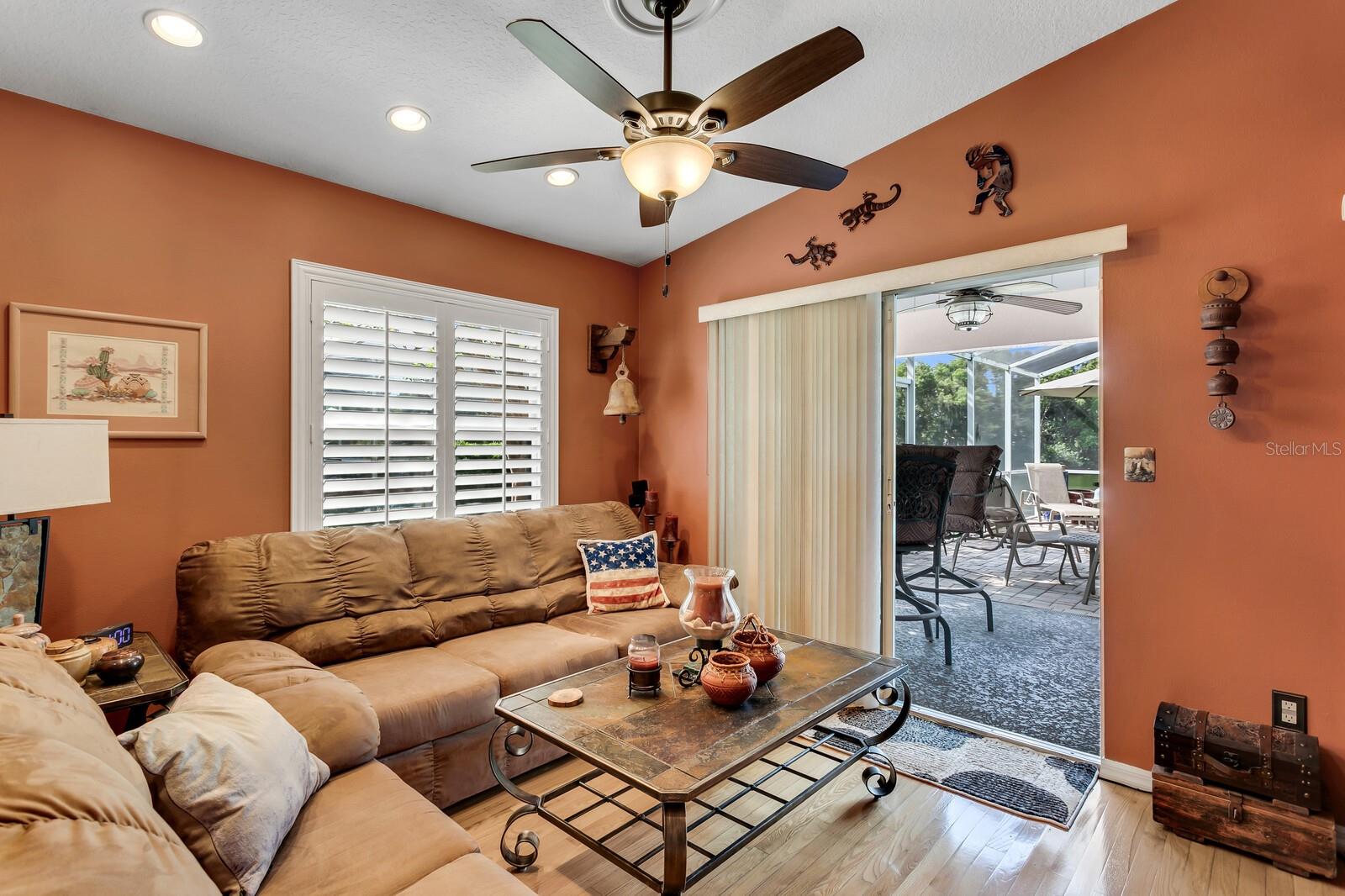 Listing photo id 6 for 6450 49th Avenue N