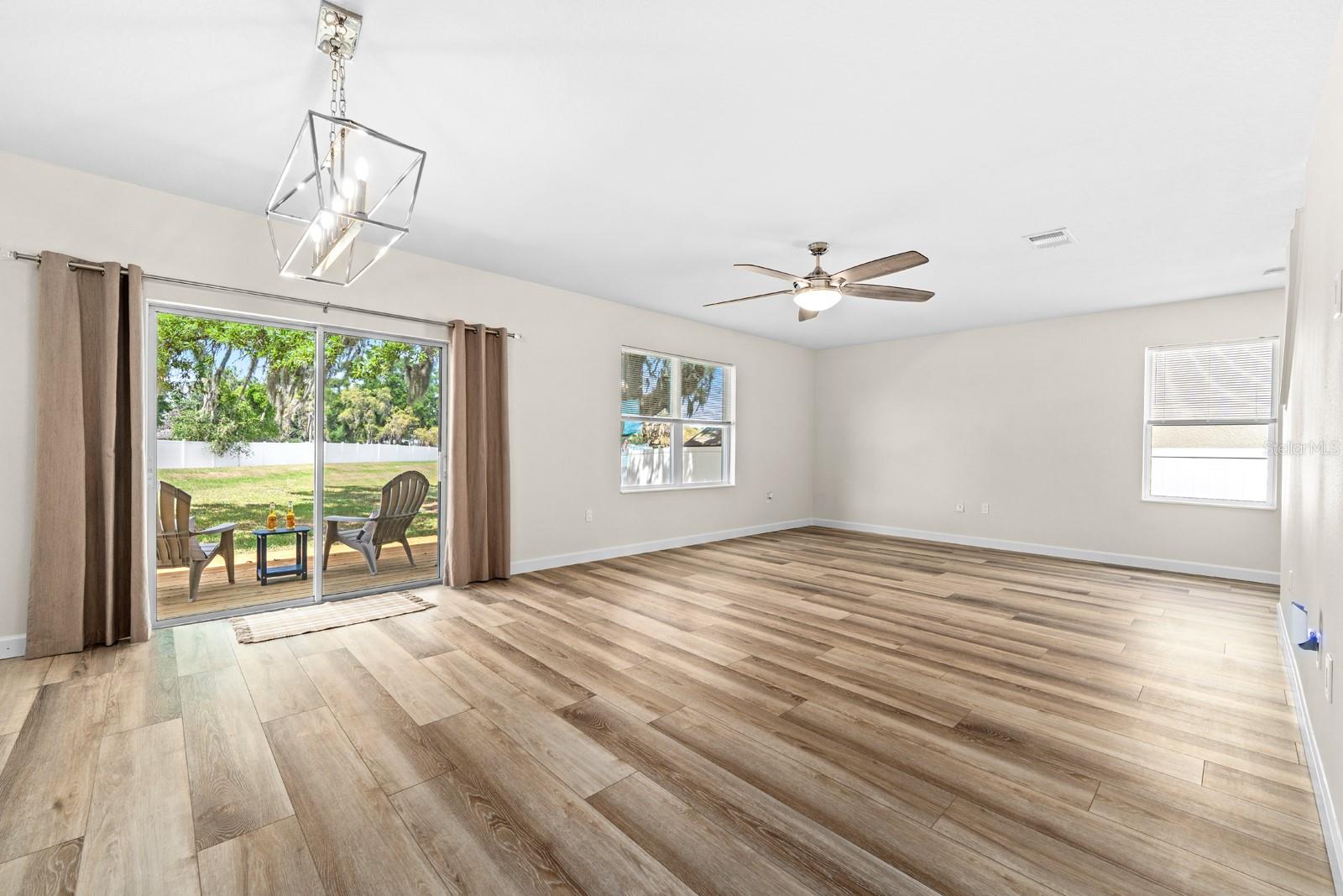 Image 14 of 39 For 9714 Oak Ranch Crescent Court