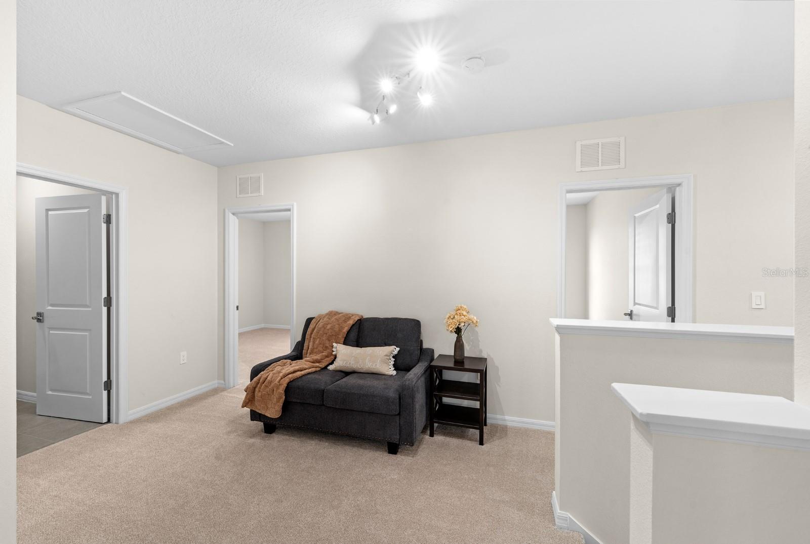 Image 17 of 39 For 9714 Oak Ranch Crescent Court