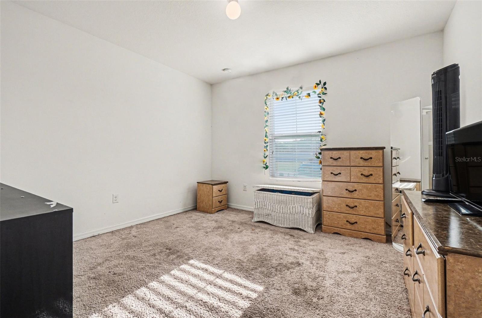 Image 17 of 27 For 5268 11th Street E