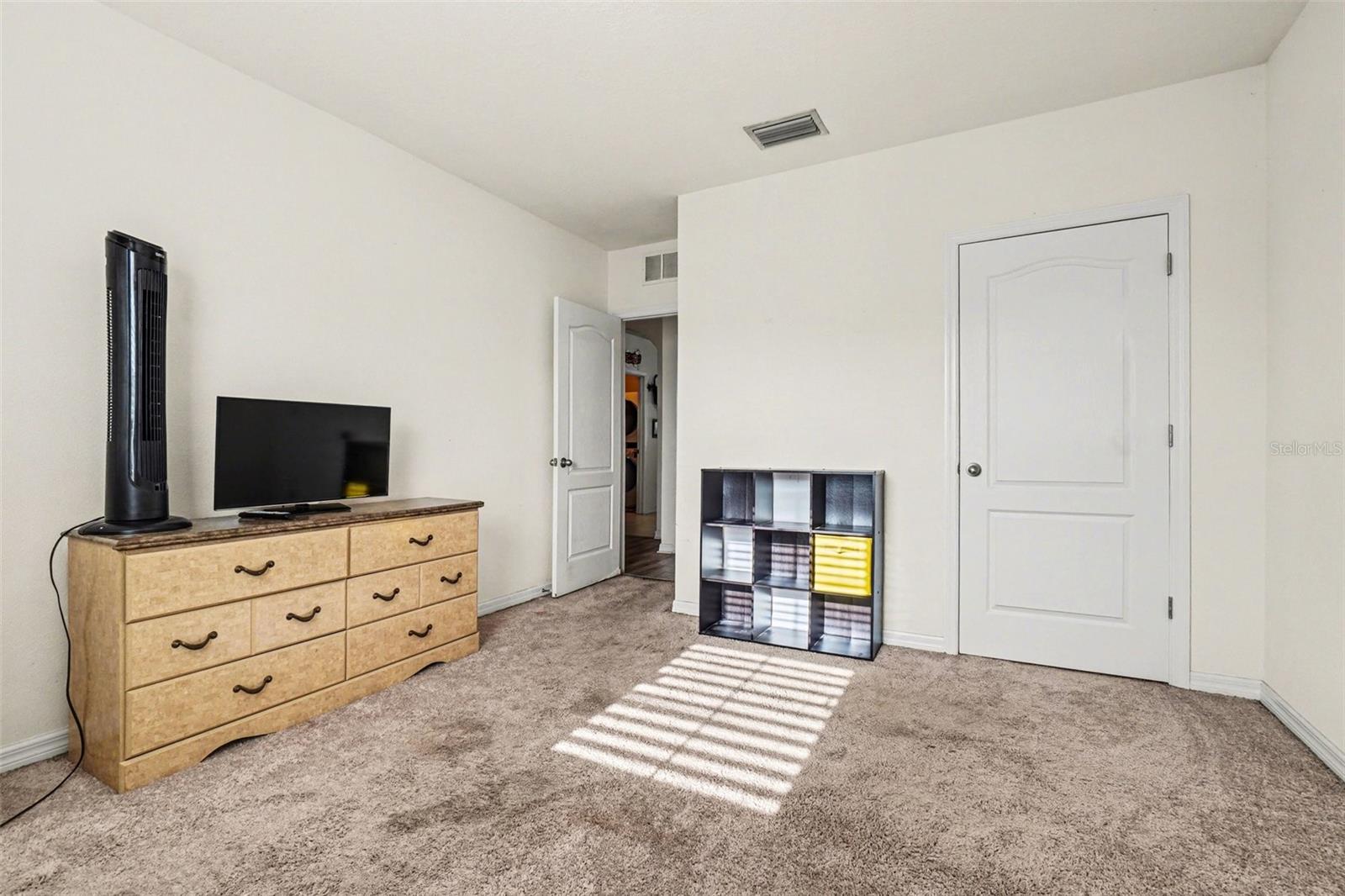 Image 18 of 27 For 5268 11th Street E