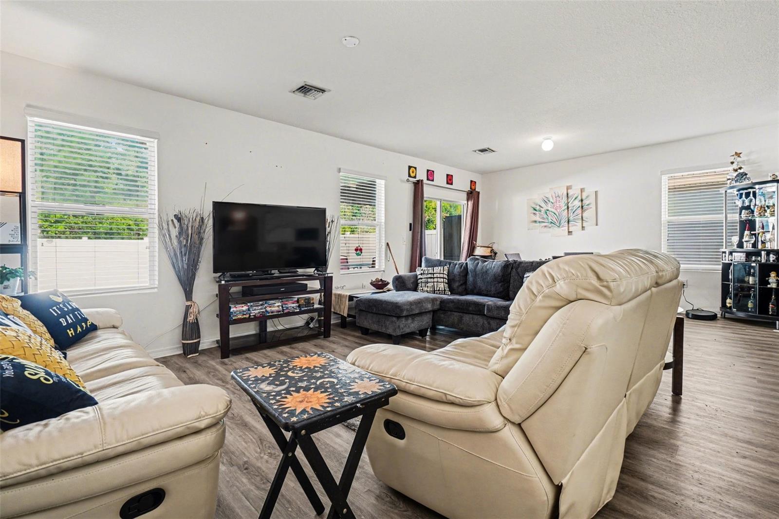 Image 7 of 27 For 5268 11th Street E