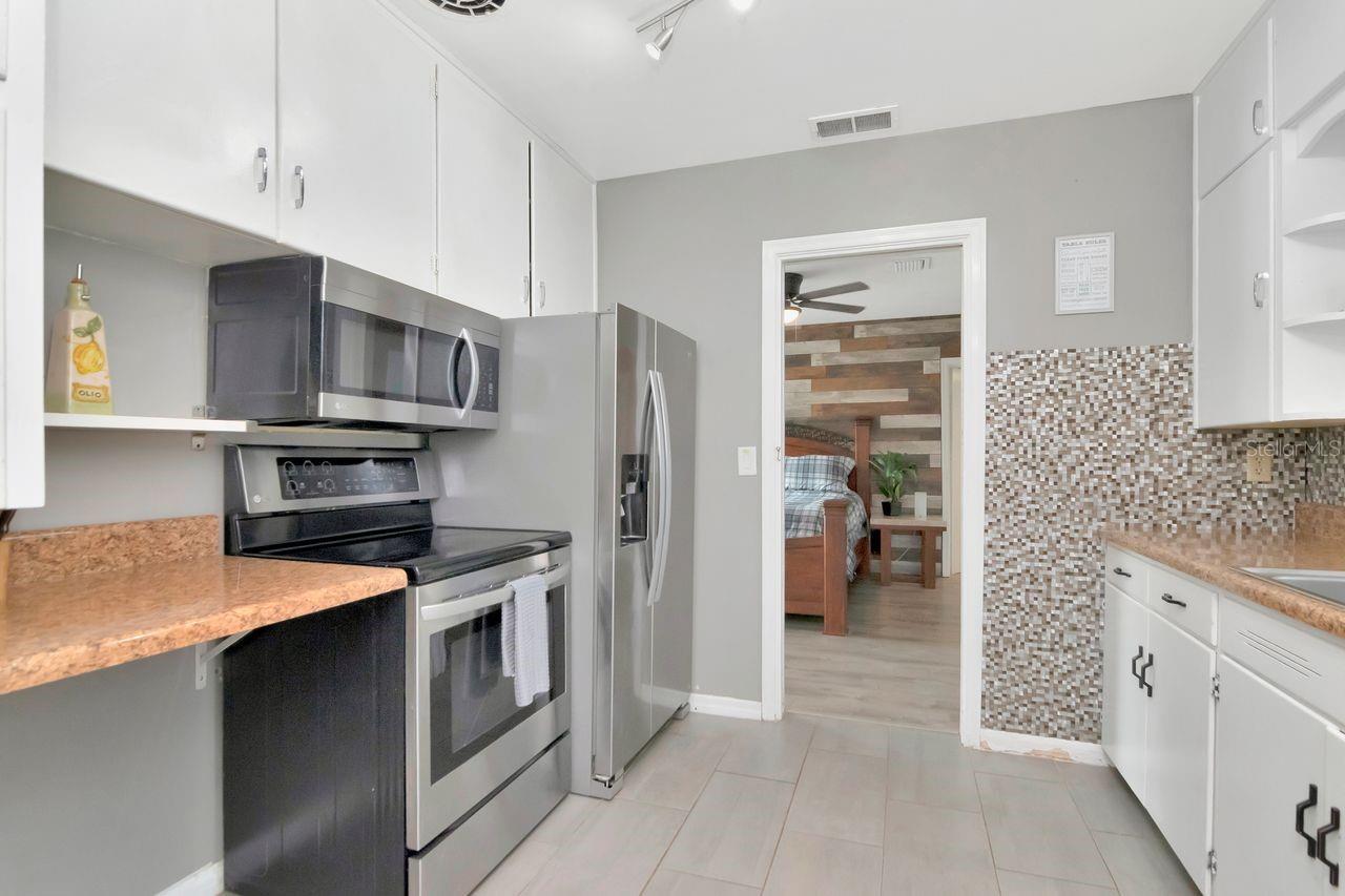 Image 16 of 46 For 305 Baker Avenue