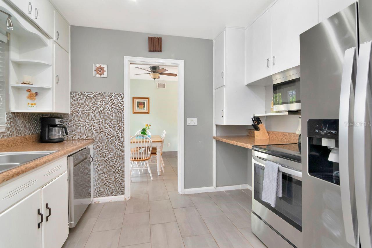 Image 17 of 46 For 305 Baker Avenue