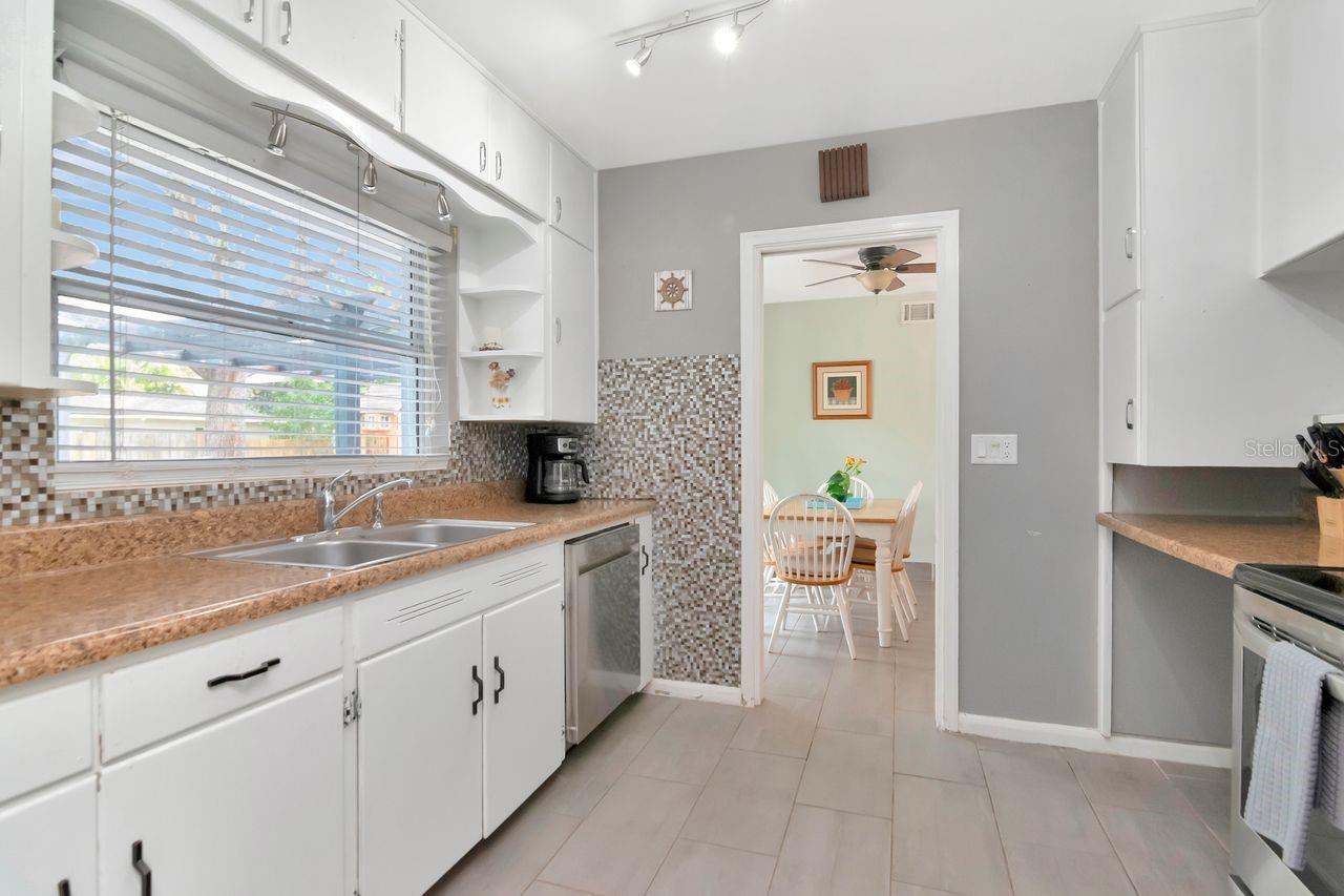 Image 18 of 46 For 305 Baker Avenue