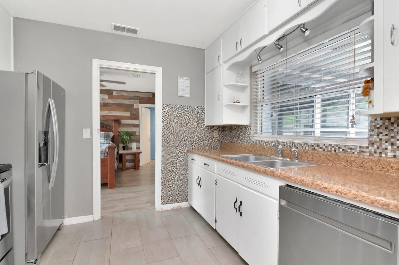 Image 19 of 46 For 305 Baker Avenue