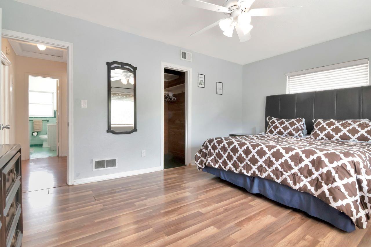 Image 20 of 46 For 305 Baker Avenue