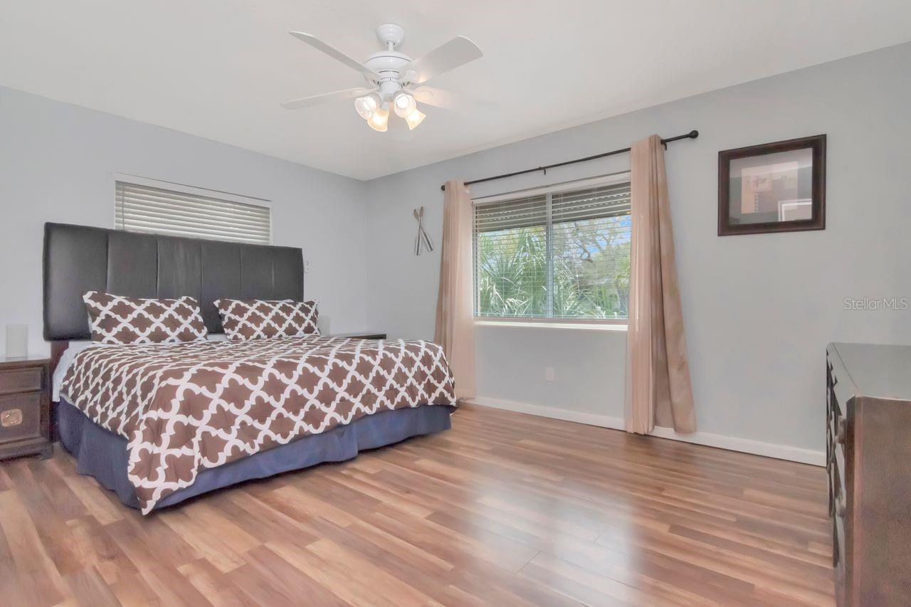 Image 21 of 46 For 305 Baker Avenue