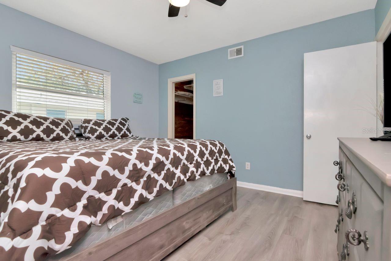 Image 23 of 46 For 305 Baker Avenue