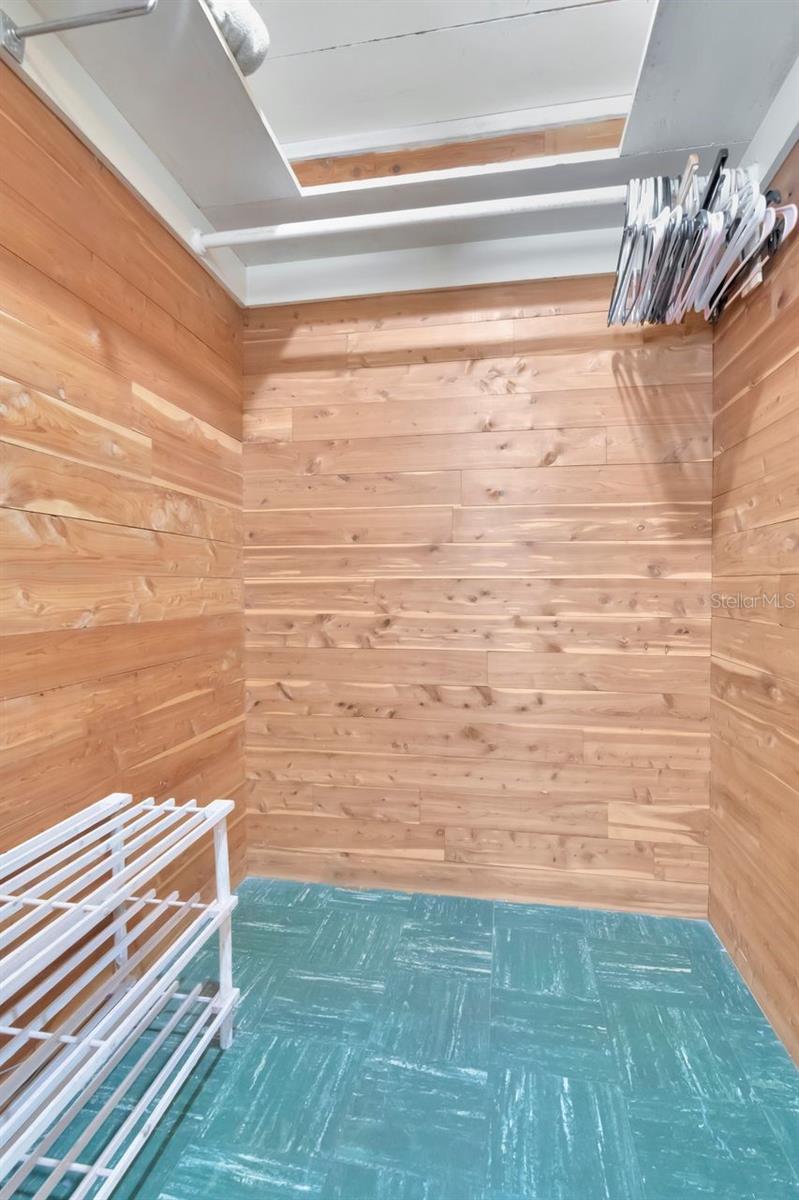 Image 25 of 46 For 305 Baker Avenue