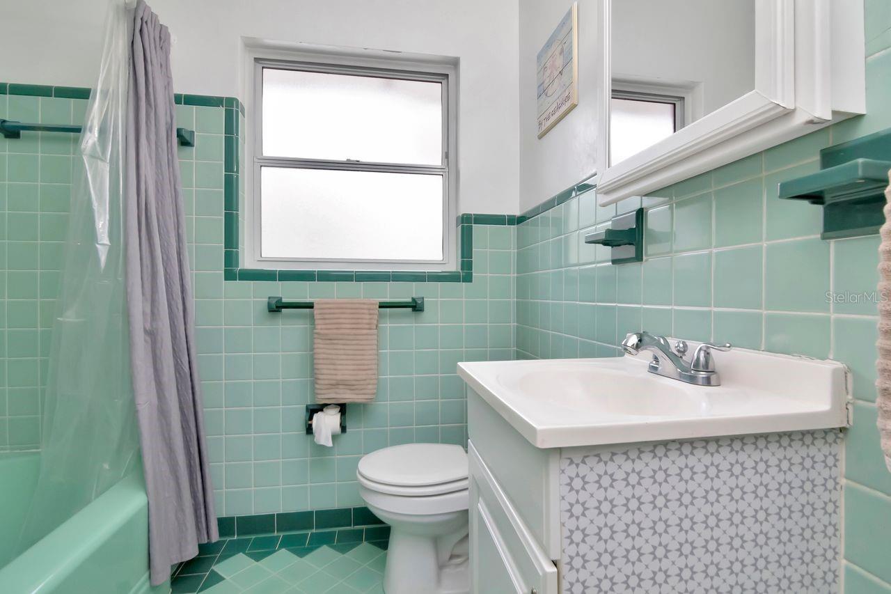 Image 26 of 46 For 305 Baker Avenue