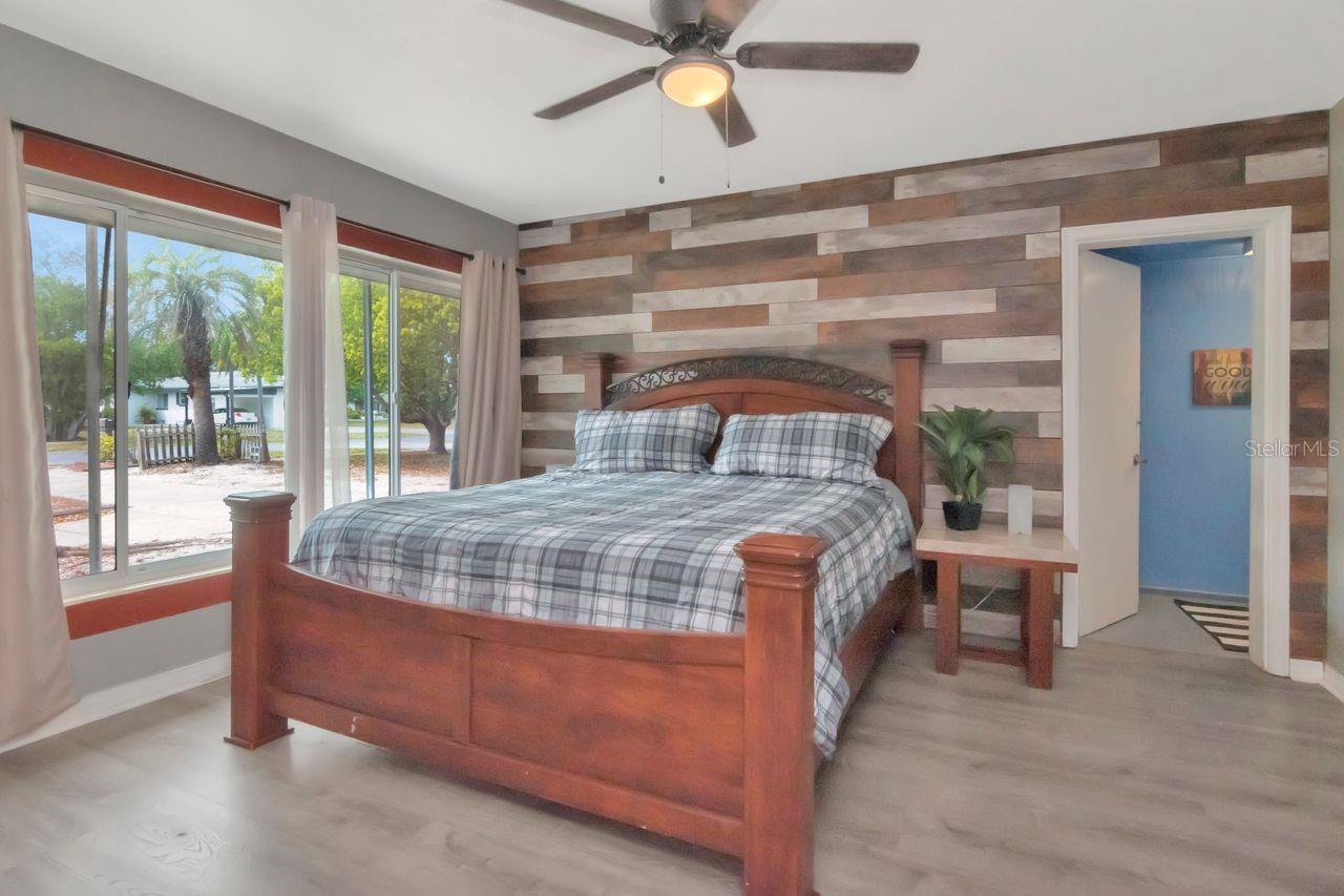 Image 27 of 46 For 305 Baker Avenue