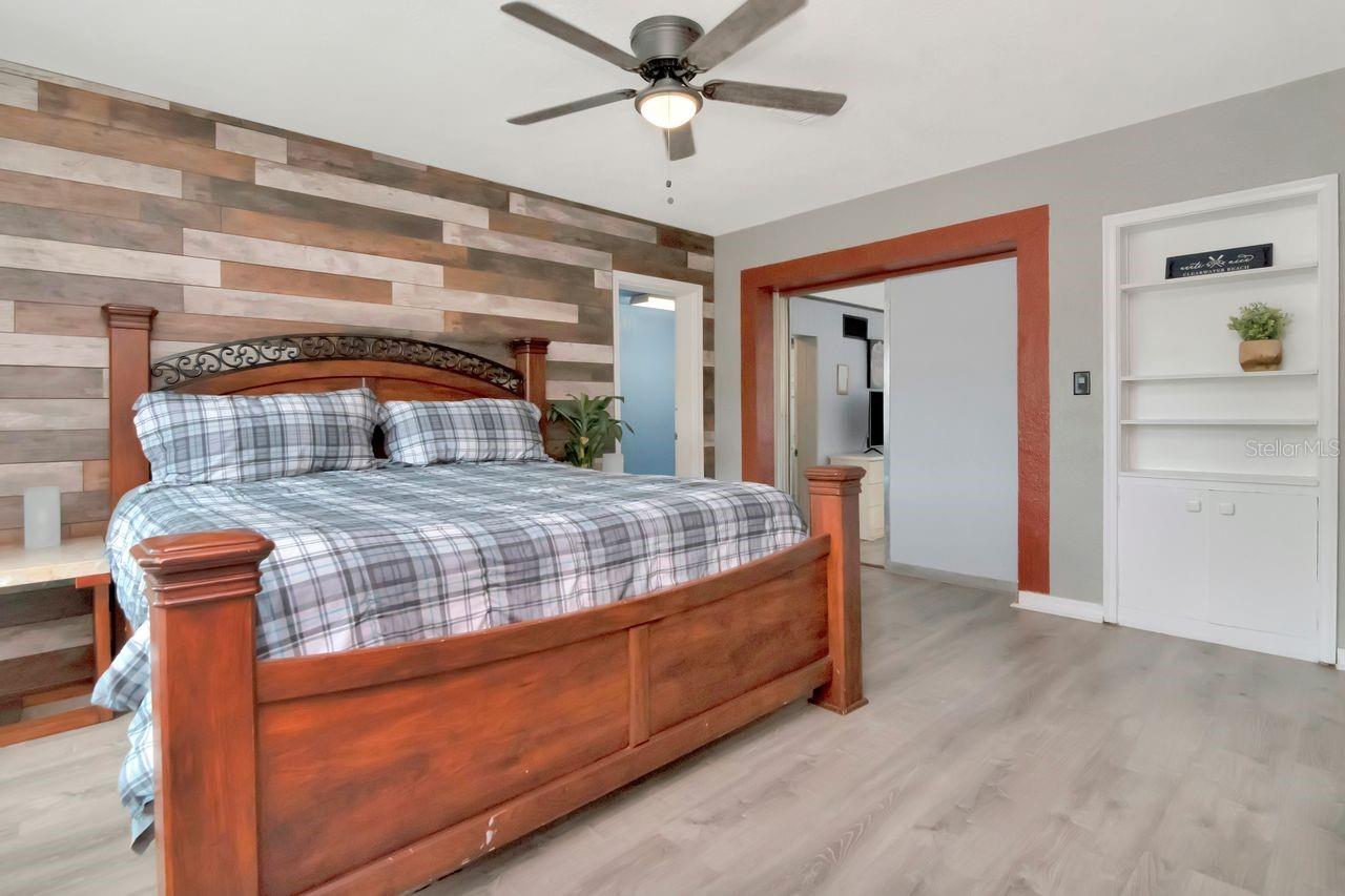 Image 28 of 46 For 305 Baker Avenue