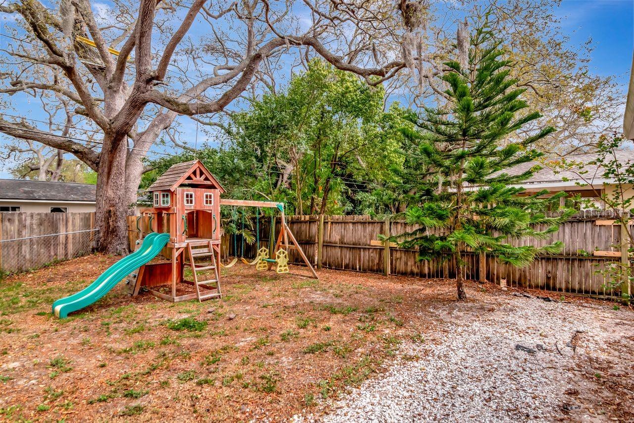 Image 40 of 46 For 305 Baker Avenue