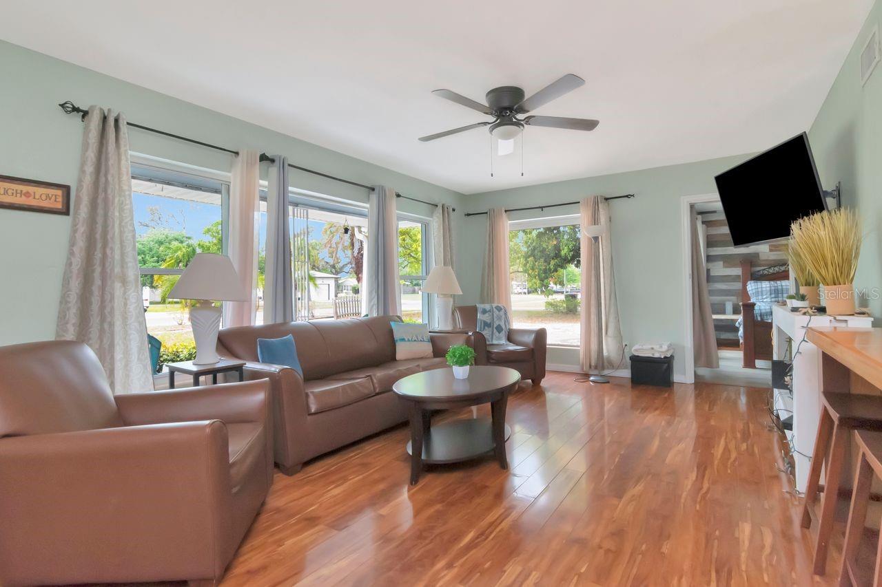 Image 8 of 46 For 305 Baker Avenue