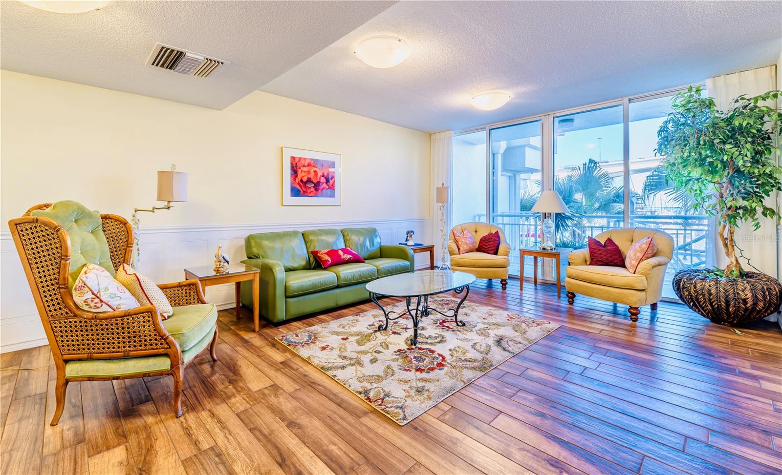 Image 28 of 45 For 100 Pierce Street 1102