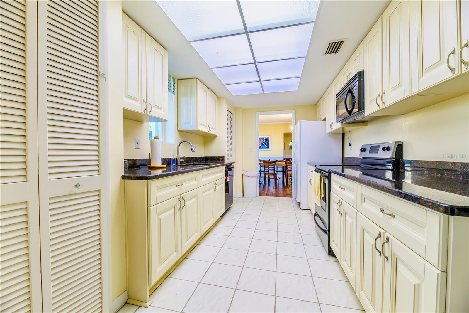 Image 32 of 45 For 100 Pierce Street 1102