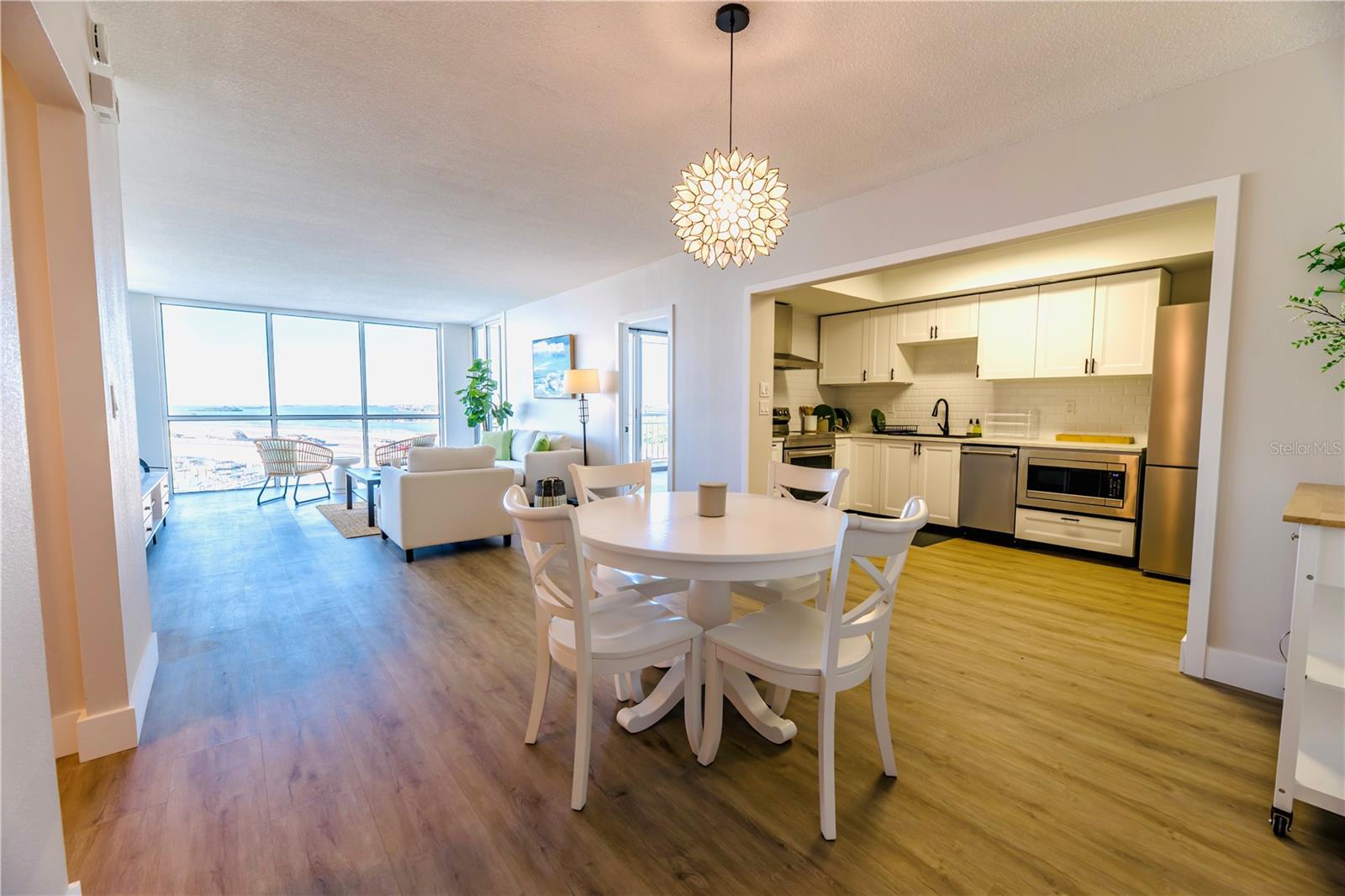 Image 7 of 45 For 100 Pierce Street 1102