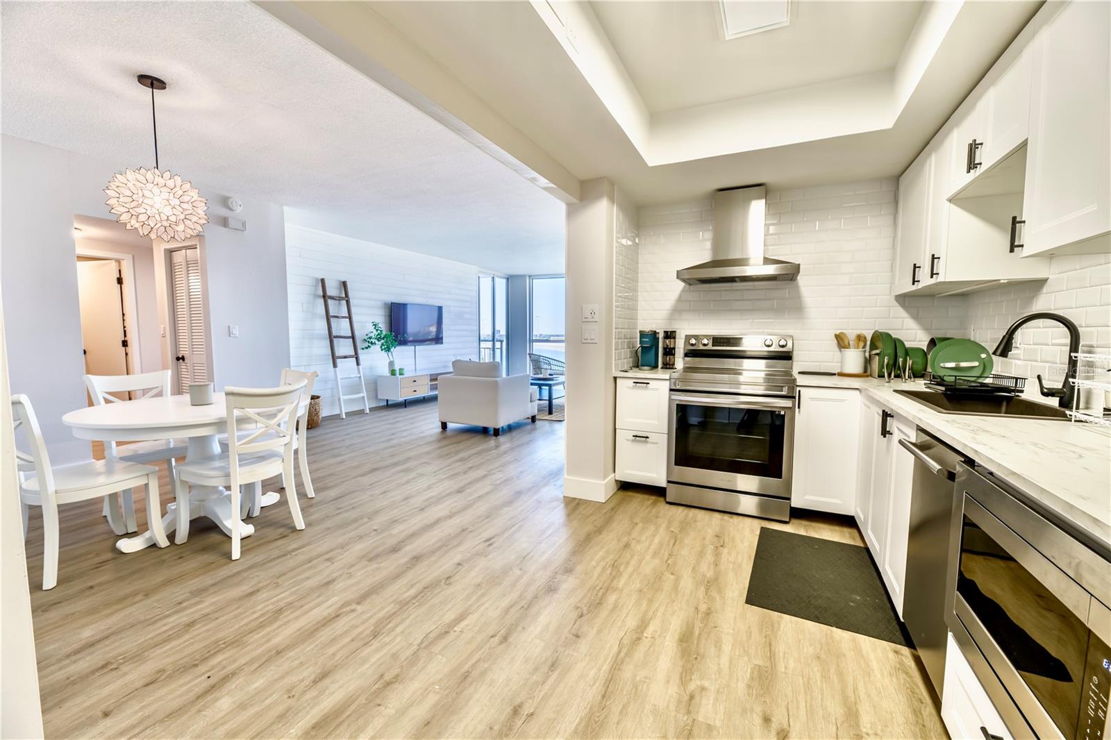 Image 8 of 45 For 100 Pierce Street 1102