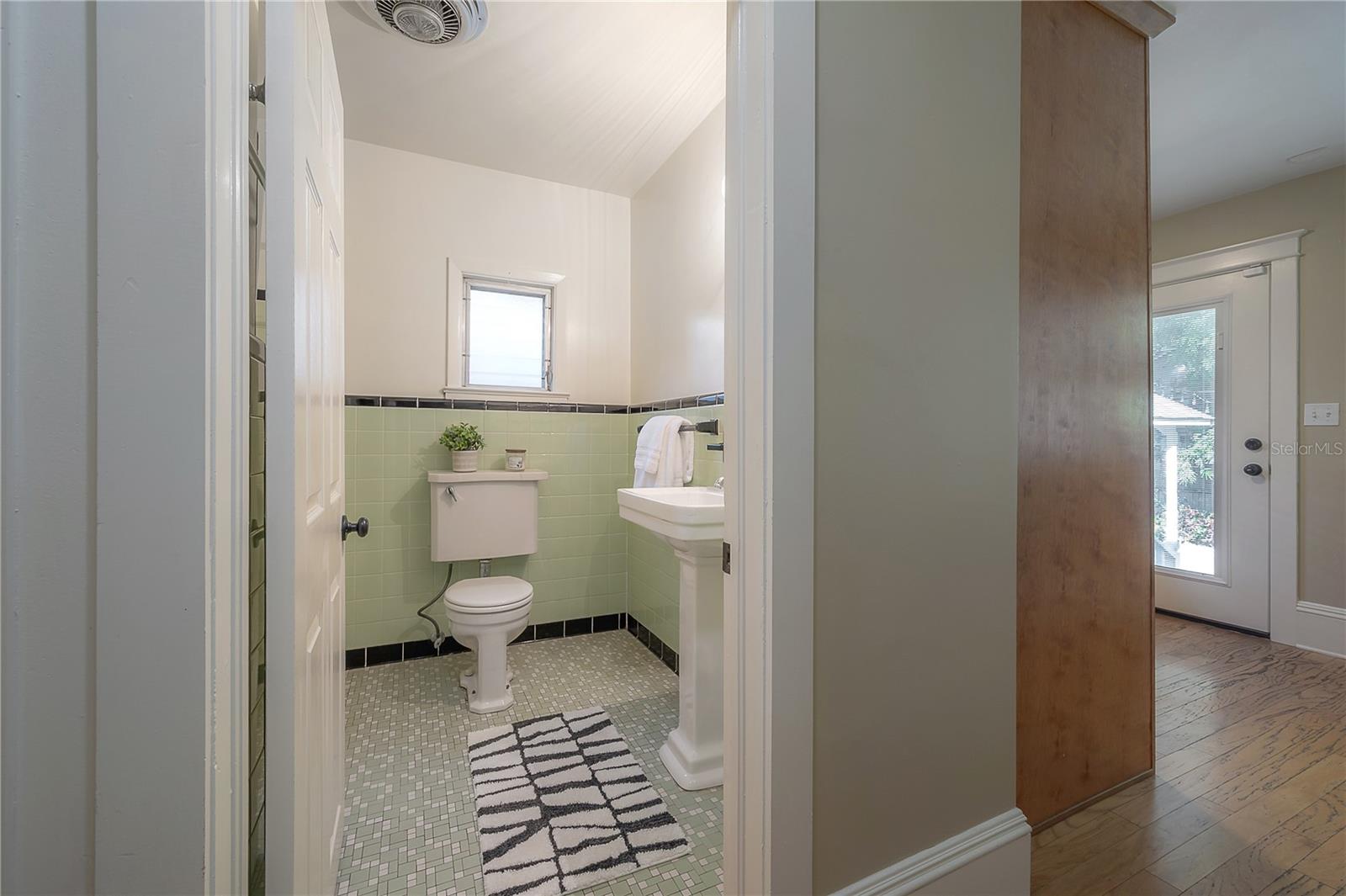 Image 12 of 29 For 508 Amelia Avenue