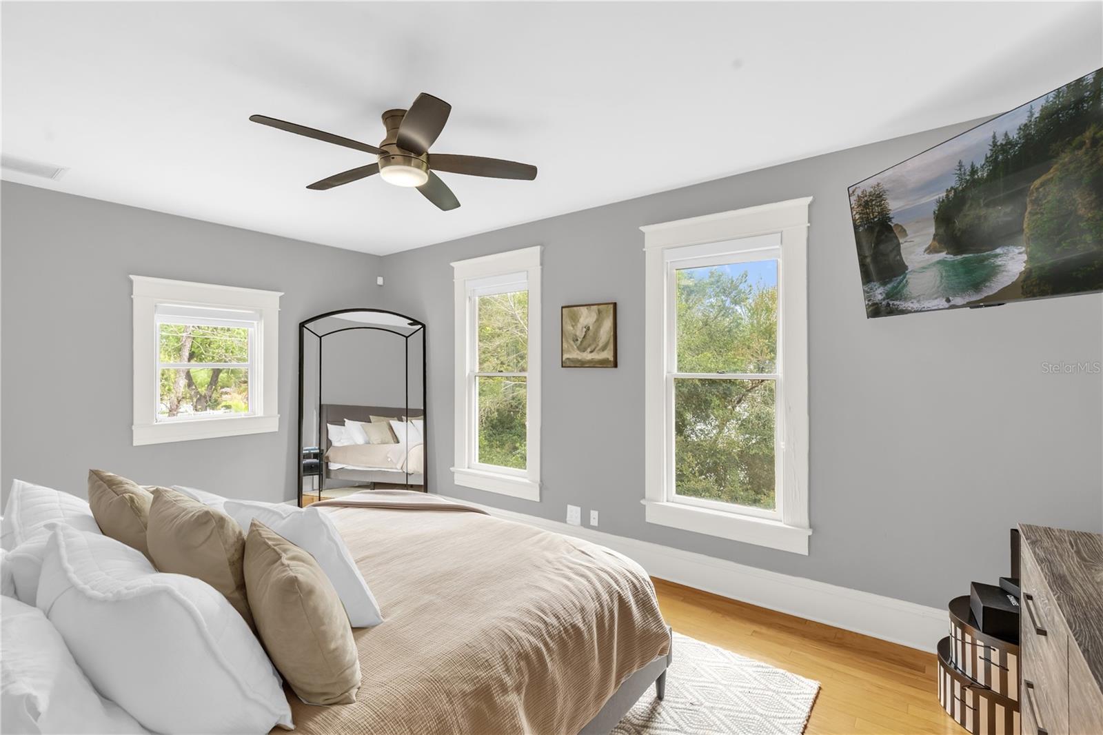 Image 19 of 29 For 508 Amelia Avenue