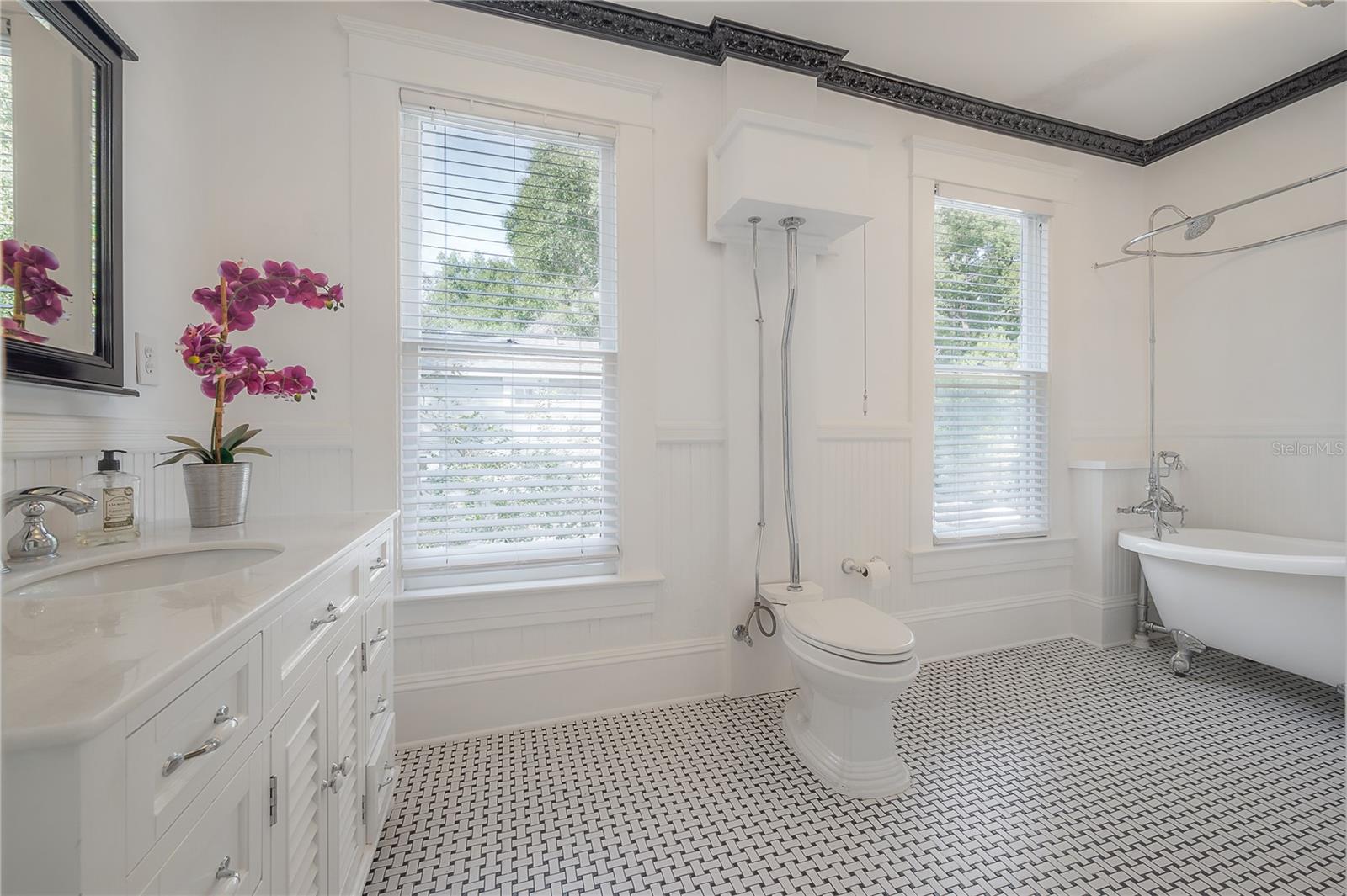 Image 20 of 29 For 508 Amelia Avenue