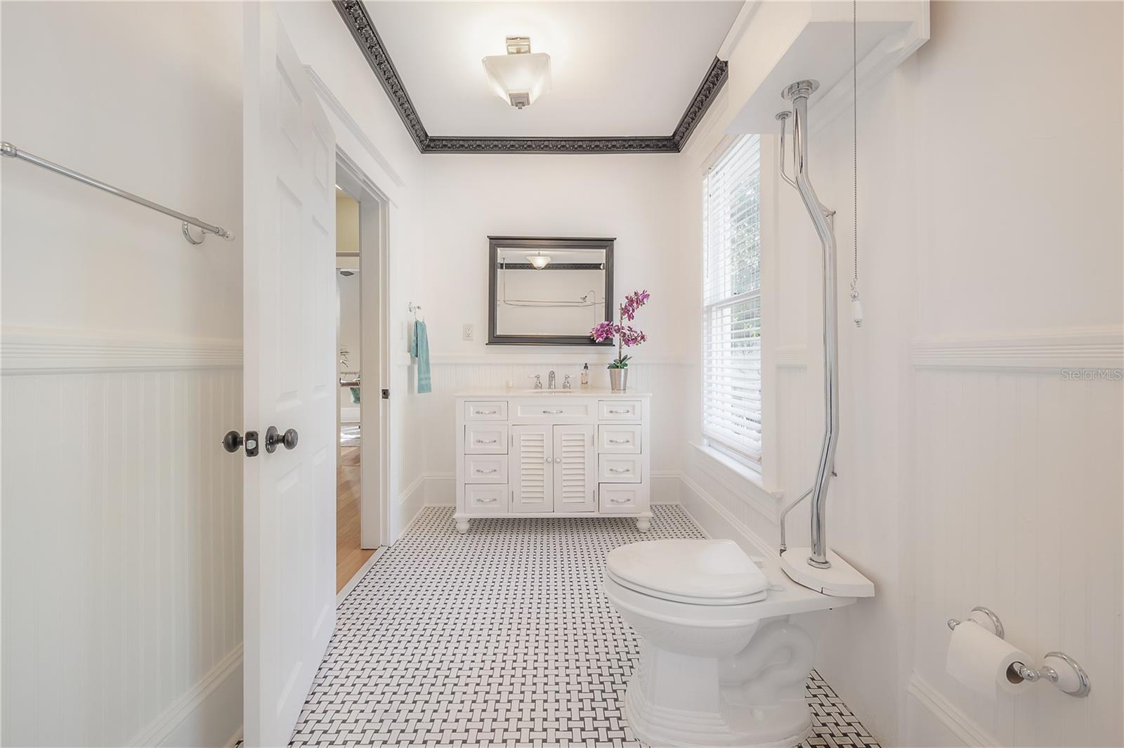 Image 21 of 29 For 508 Amelia Avenue