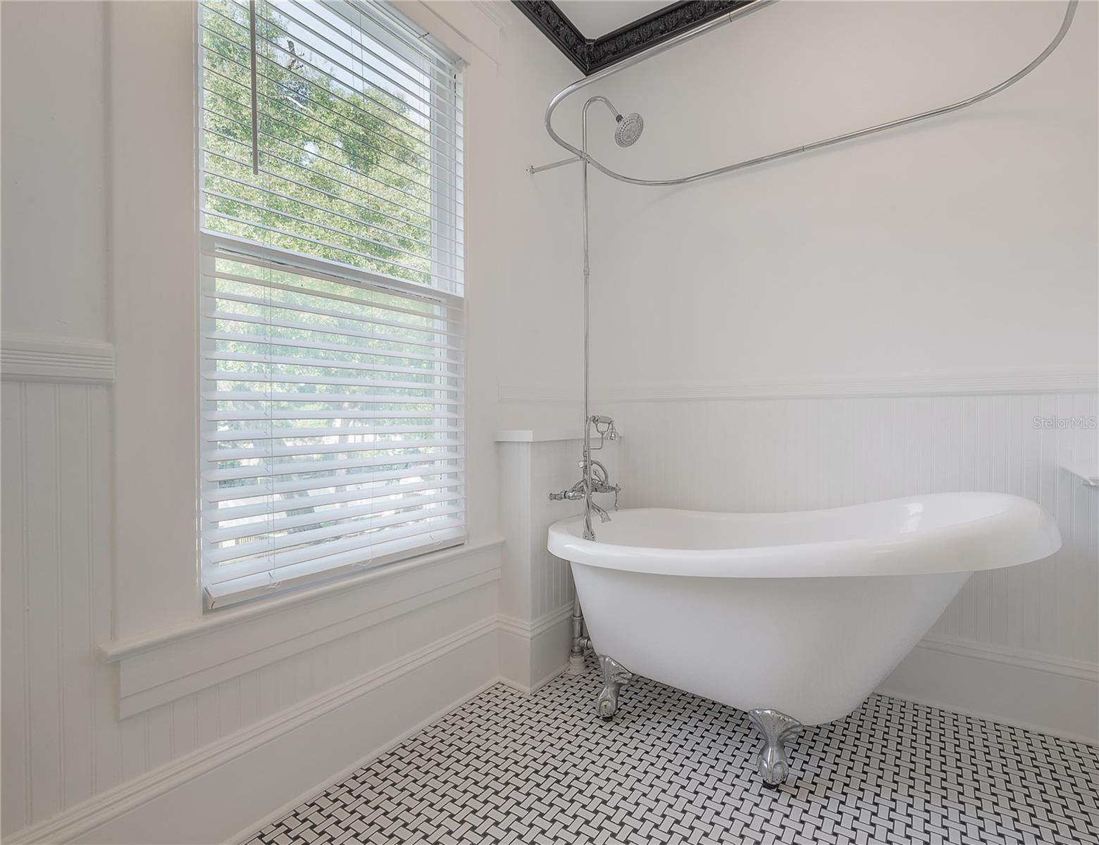 Image 22 of 29 For 508 Amelia Avenue