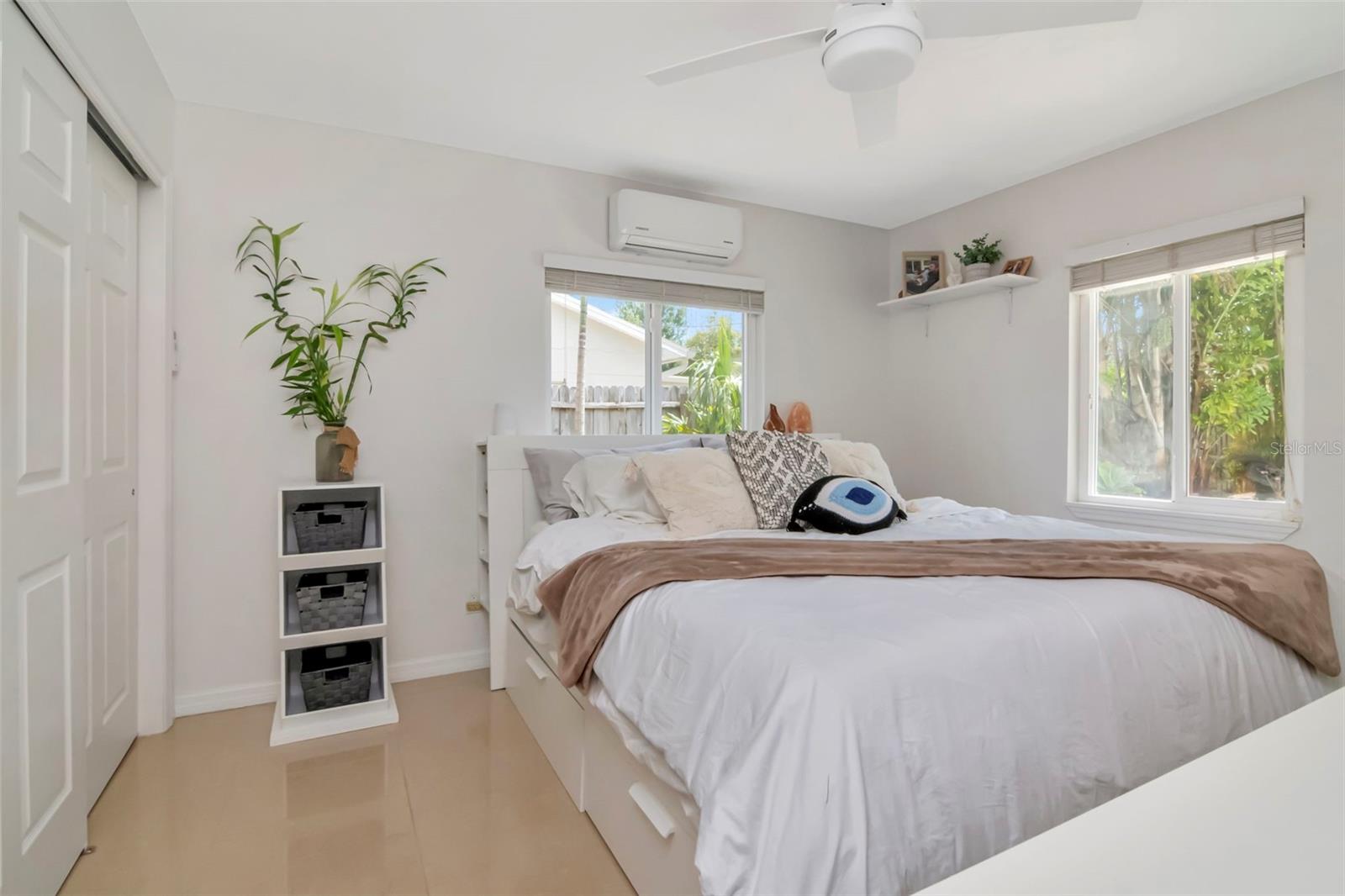 Image 17 of 37 For 6468 17th Terrace N